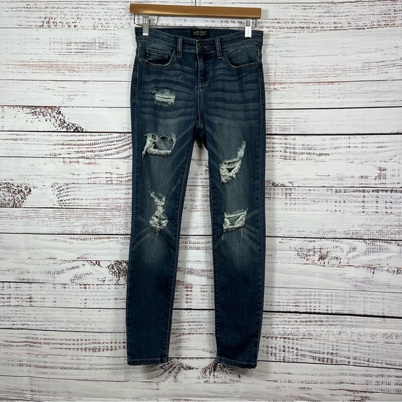 Judy Blue Jeans Distressed Medium Wash Mid Rise NWOT - Picture 1 of 16